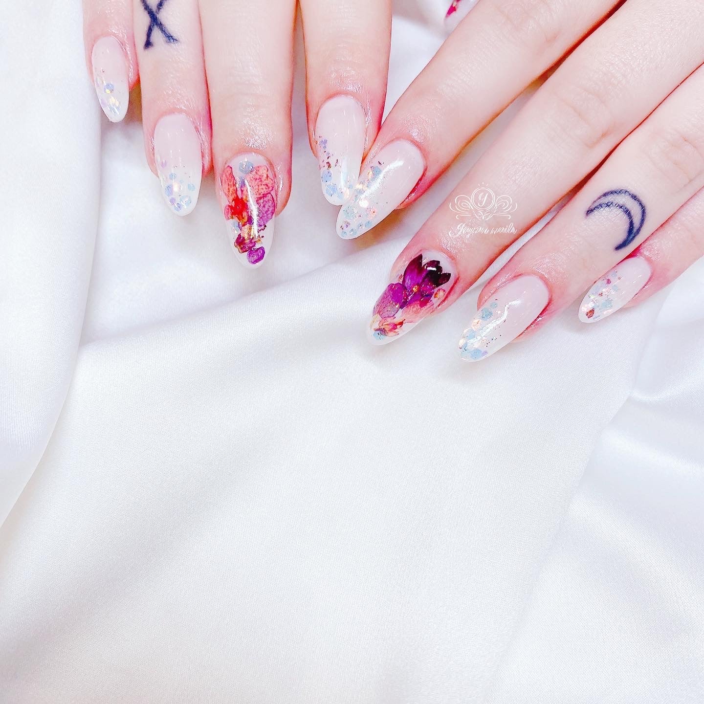 Japanese gel design with dry flowers