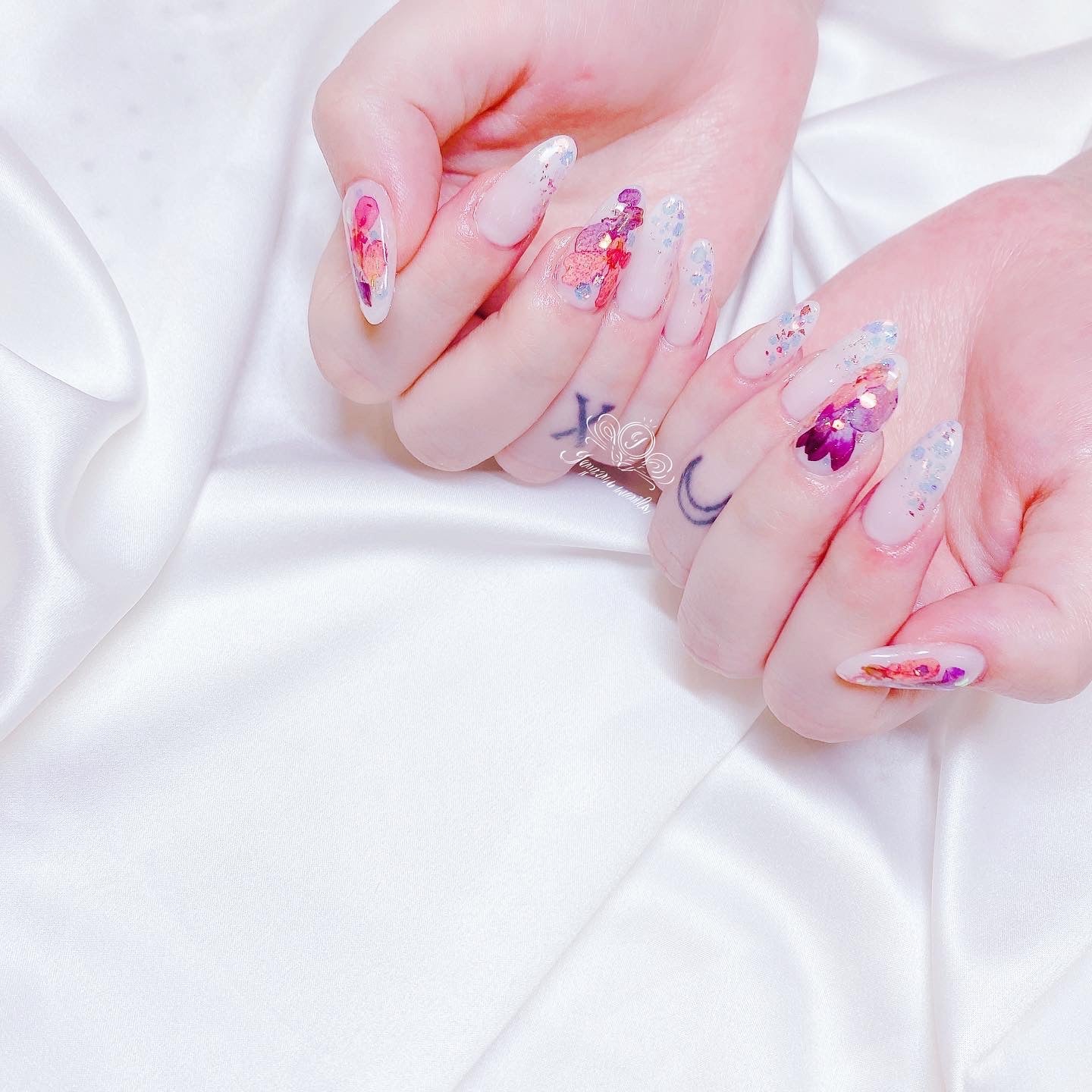 Japanese gel design with dry flowers