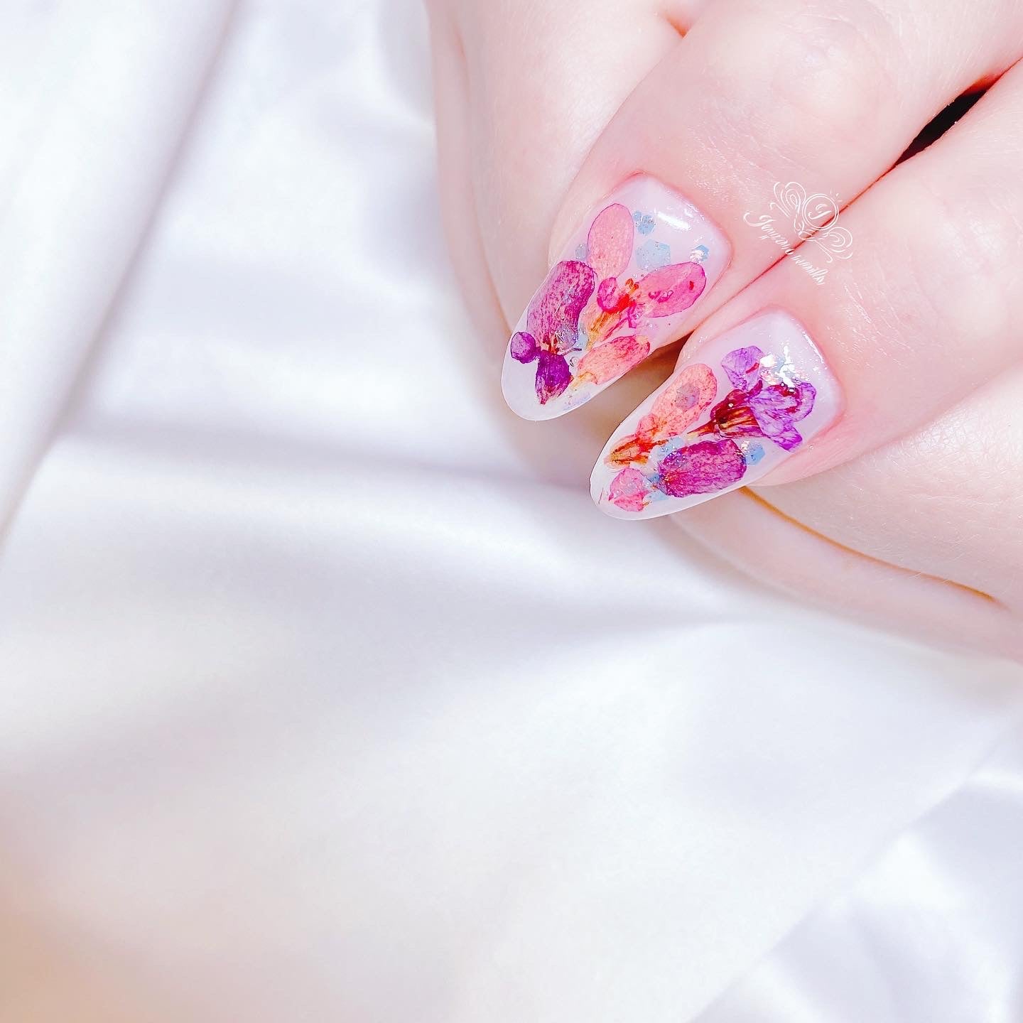 Japanese gel design with dry flowers